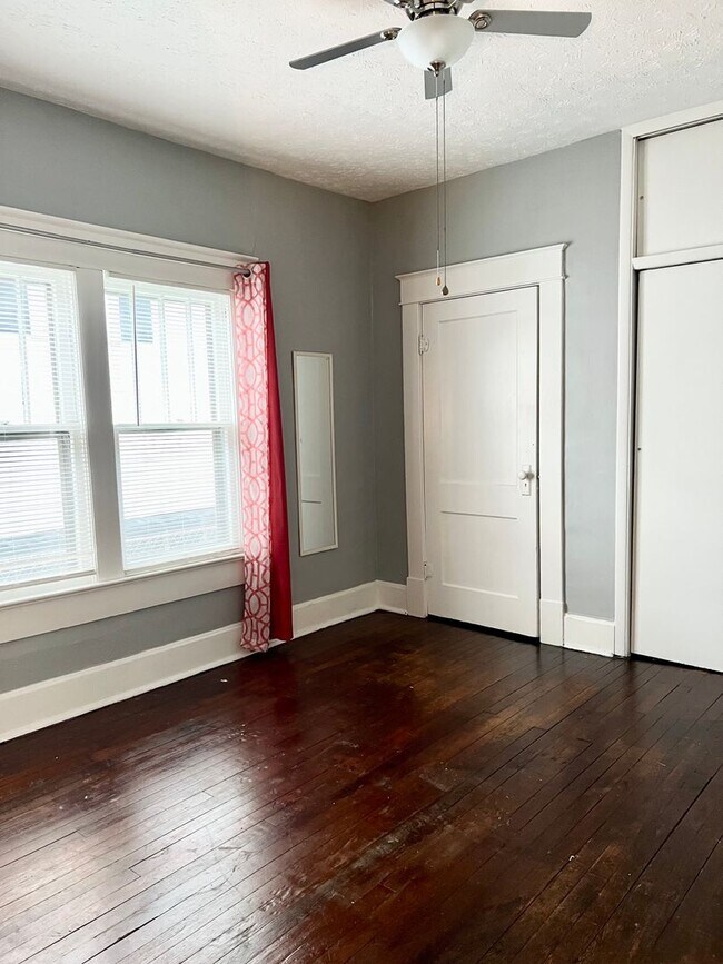 Building Photo - Charming 3-Bedroom Home with Garage & Fenced Yard!