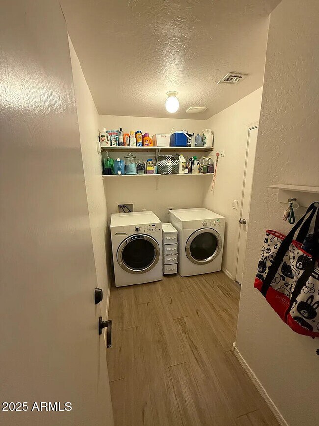 Building Photo - 1883 N Desert Willow St