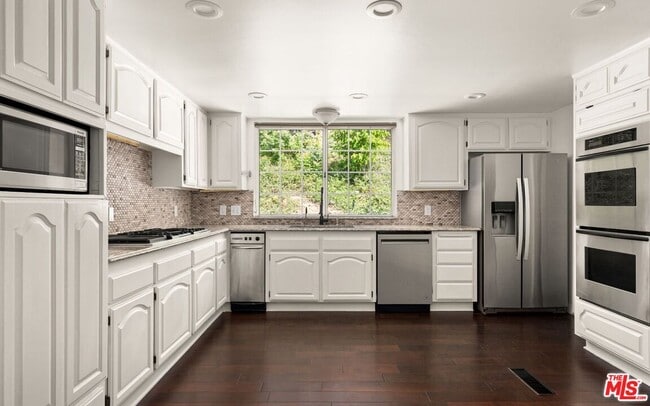 Building Photo - 1605 Loma Vista Dr