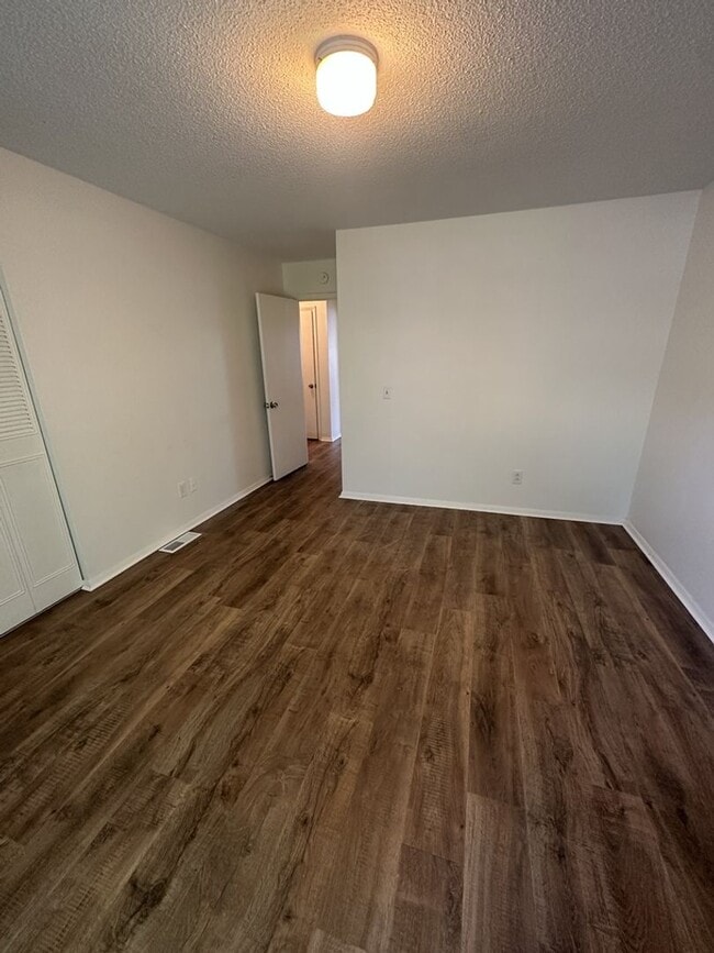 Building Photo - Freshly Renovated - 2 Bedroom | Pet Friendly