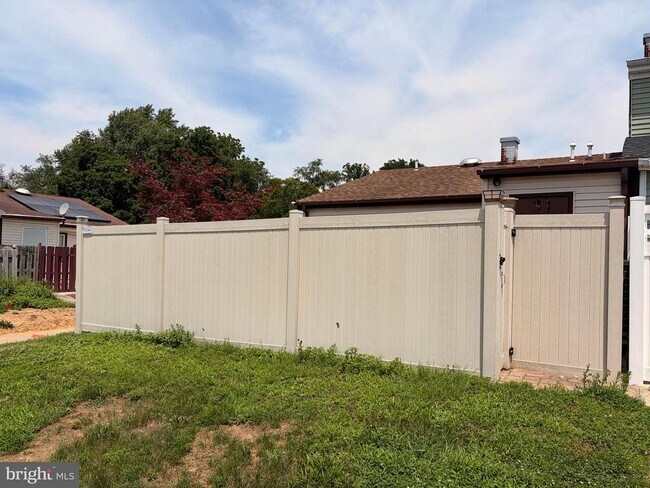 Building Photo - 31 Fairmount Dr