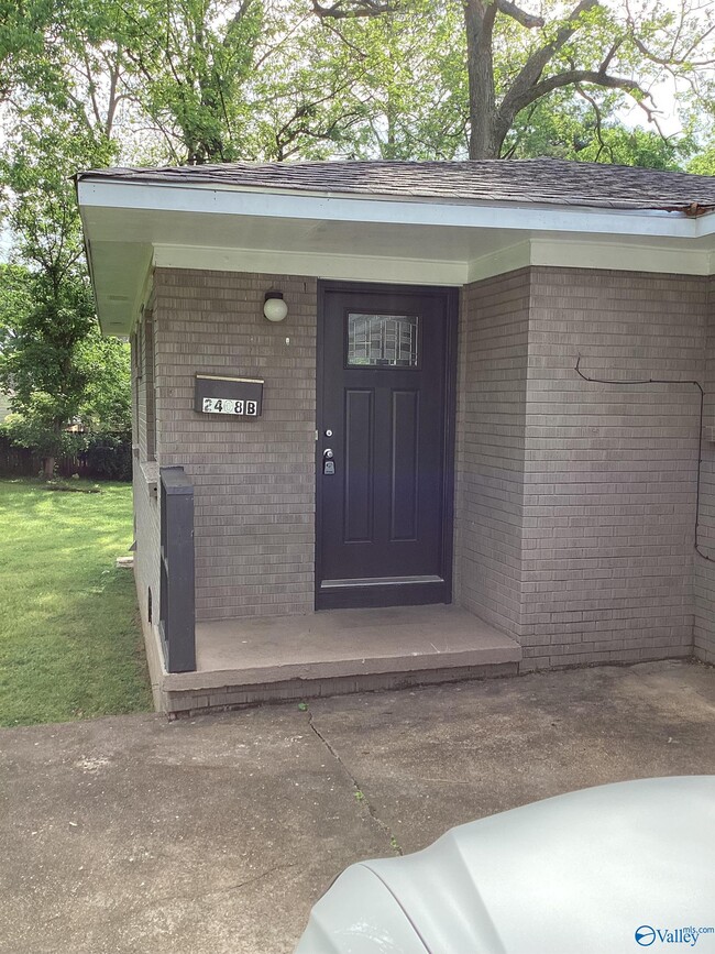 Building Photo - 2408 Whitesburg Dr