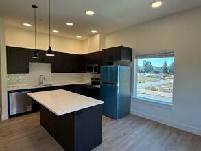 Building Photo - Valley Apartments