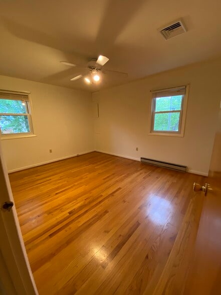 Building Photo - 923 St Clair St