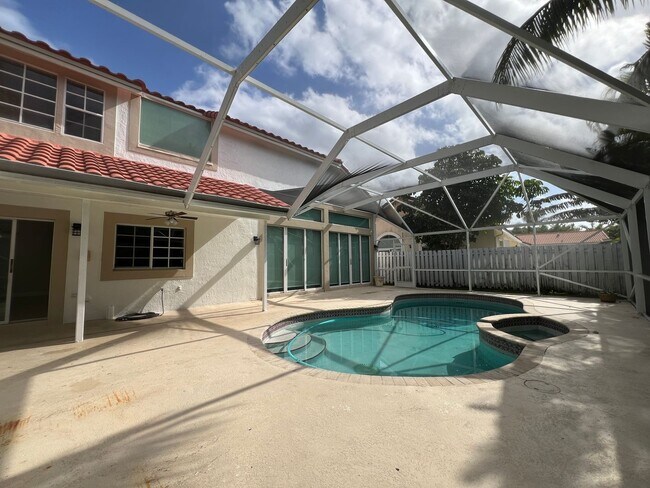 Building Photo - Beautiful Weston 3/2 PLUS LOFT/DEN with Pool