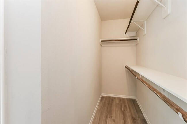 Building Photo - 380 N Meadows Dr