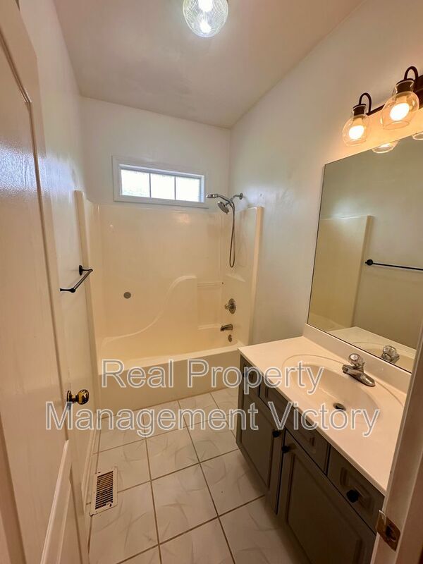 Building Photo - 219 Grandview Pkwy