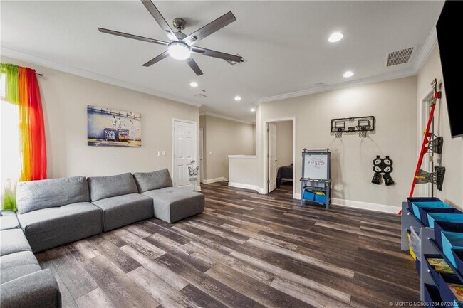 Building Photo - 1813 NW Cataluna Cir