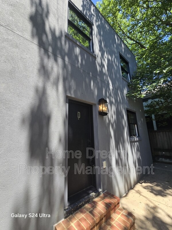 Building Photo - 1401 Charles St