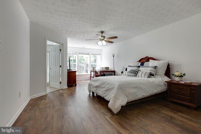 Building Photo - 8893 Papillon Dr