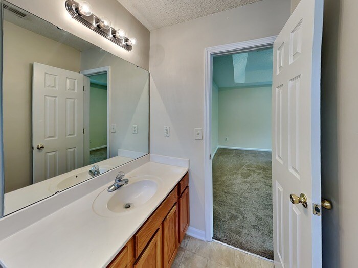 Building Photo - 2920 Westwinds Ct