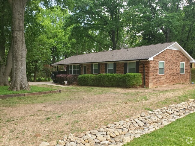 Building Photo - 3110 Sheets Cir
