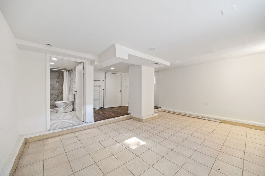 Building Photo - 1015 Garnett Pl