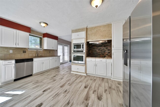 Building Photo - 2006 Mermaid Ln