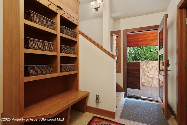 Building Photo - 714 S Galena St