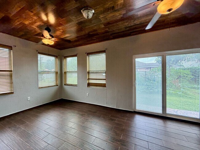Building Photo - 677 Elbridge Dr