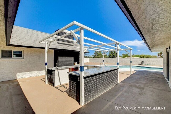 Building Photo - 3962 Euclid St