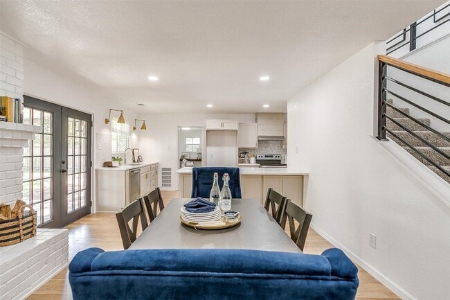 Building Photo - 1701 Larkspur Dr