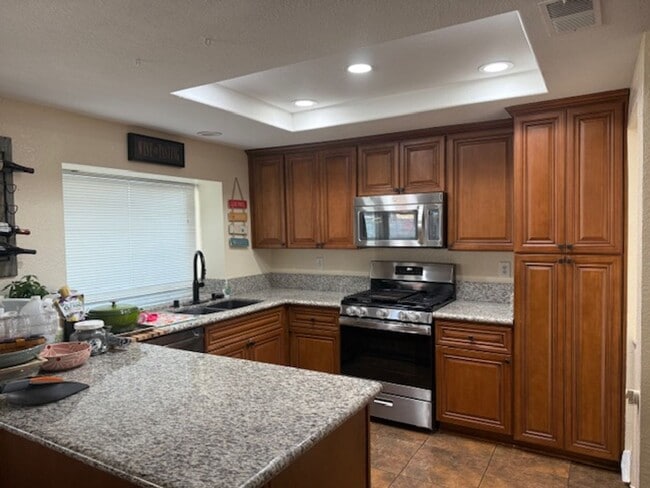 Building Photo - Beautiful 4 Bedroom, 3 Bathroom Home in Redlands