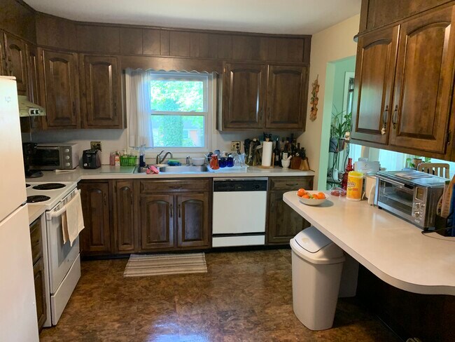 Kitchen with Dishwasher - 1426 Fresno Rd