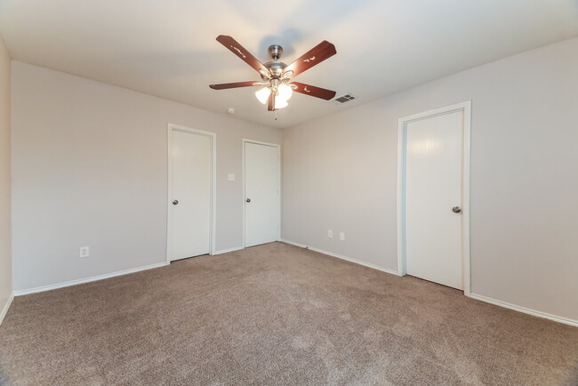 Building Photo - 9727 Checota Dr