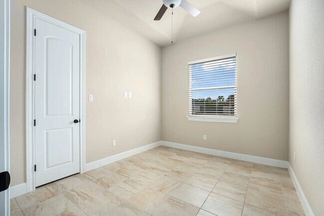 Building Photo - 120 Parlin Ln