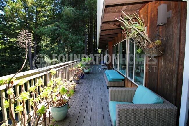 Building Photo - Modern Mill Valley Retreat - Washer/Dryer ...