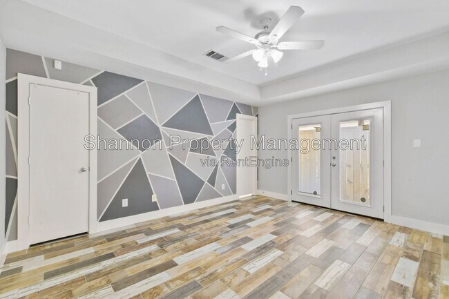 Building Photo - 1604 Reinerman St