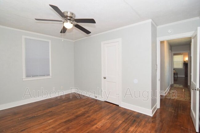 Building Photo - 1549 Heath St