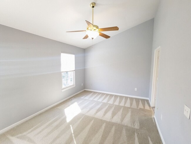 Building Photo - END UNIT townhouse in Ballenger Creek neig...