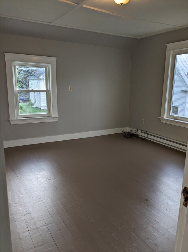 Large bedroom - 13 Wheeler St