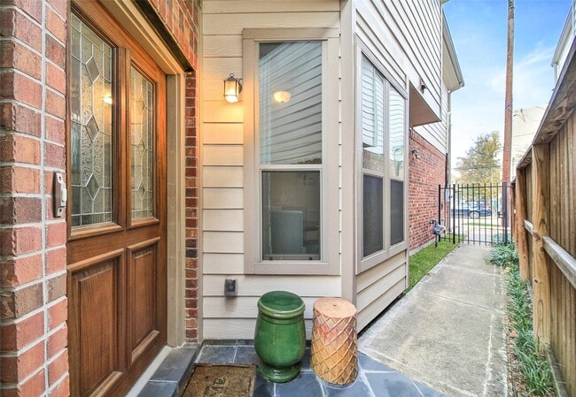 Building Photo - 5309 Larkin St