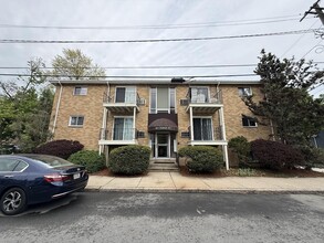 Building Photo - 87 Cedar St
