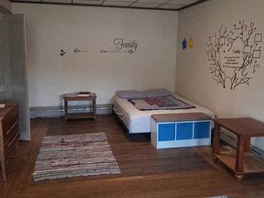 Big Bedrooms - 1808 Brownsville Rd