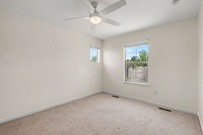 Building Photo - 15247 W Auburn Ave