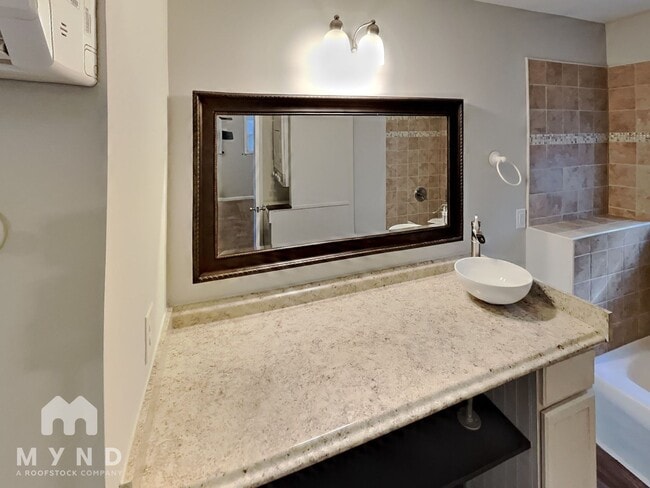 Building Photo - 305 S Spargo St