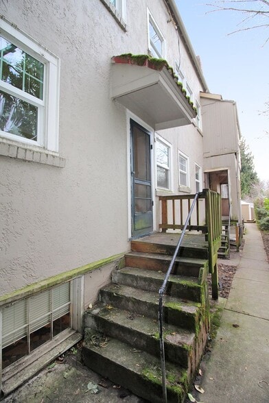 Building Photo - 3087 SE Ankeny St