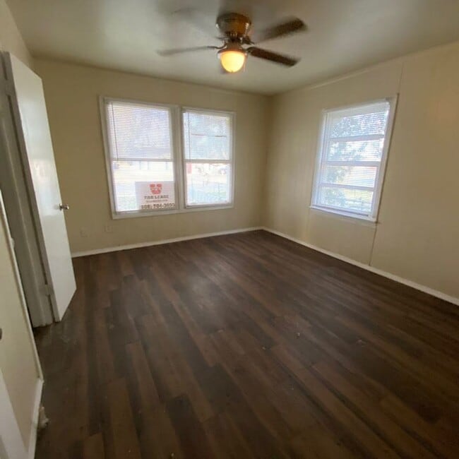 Building Photo - $0 First Month's Rent / $0 Deposit at Move-in