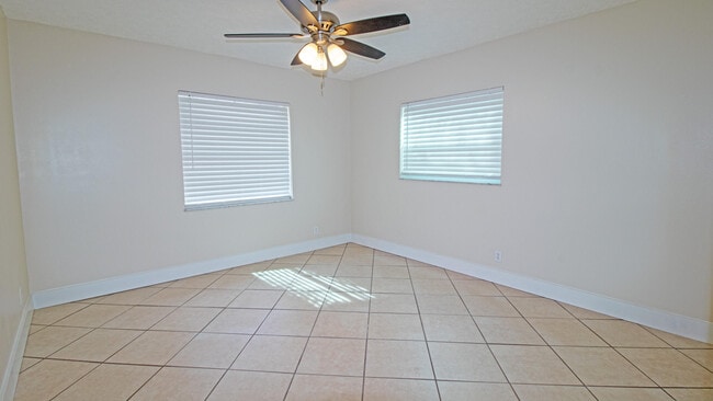 Building Photo - 8757 SE Hobe Ridge Ave