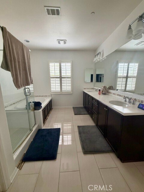 Building Photo - 428 Campestre Ln