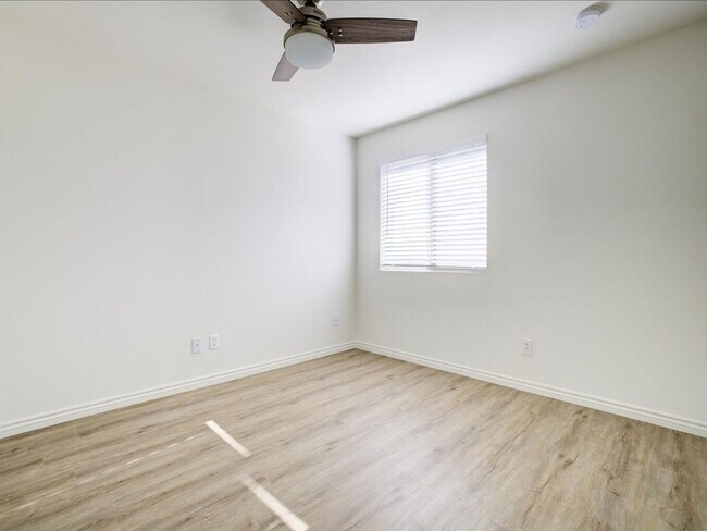Building Photo - ** WOW $500.00 OFF FIRST FULL MONTHS RENT ...