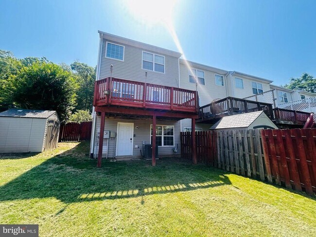 Building Photo - 400 Munsons Hill Ct