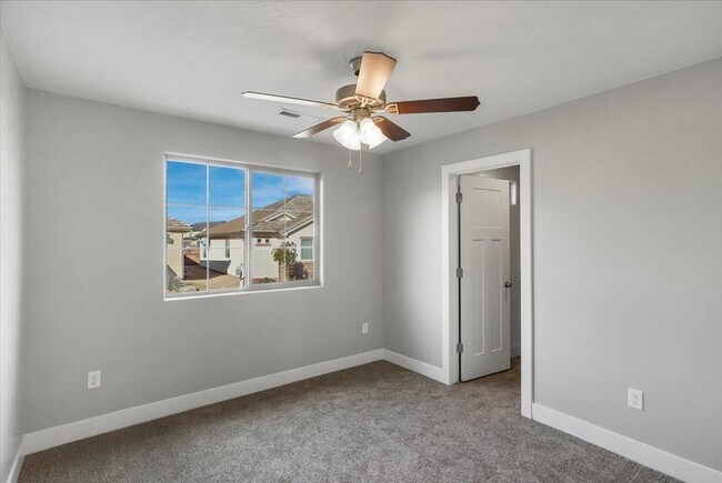 Building Photo - 2261 S Tonaquint Dr