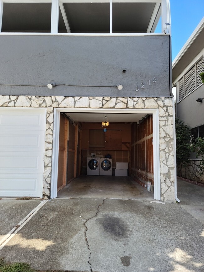 Building Photo - 3216 Delaware St