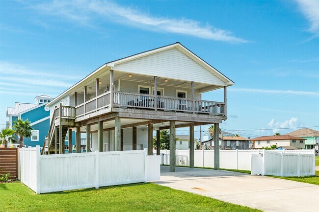 Building Photo - 16547 Jolly Roger Rd