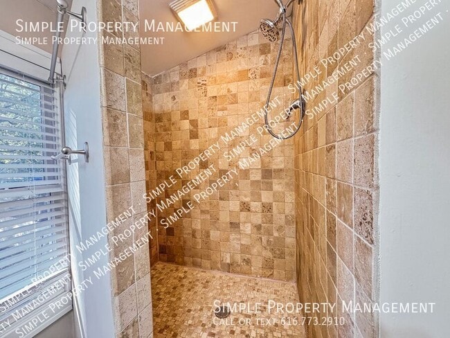 Building Photo - 1246 Dickinson St SE