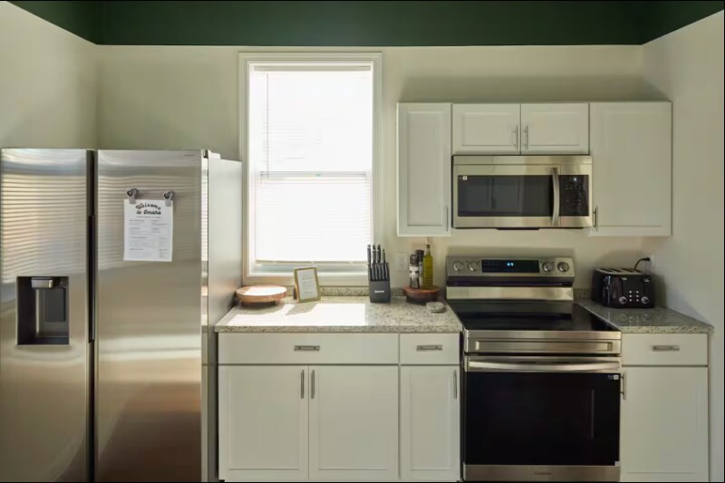 Building Photo - 2433 S 16th St