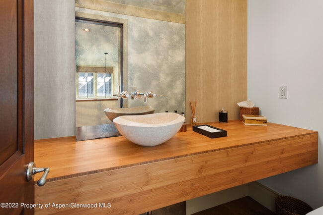 Building Photo - 509 W Hopkins Ave