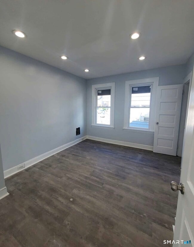 Building Photo - 100 Horace St