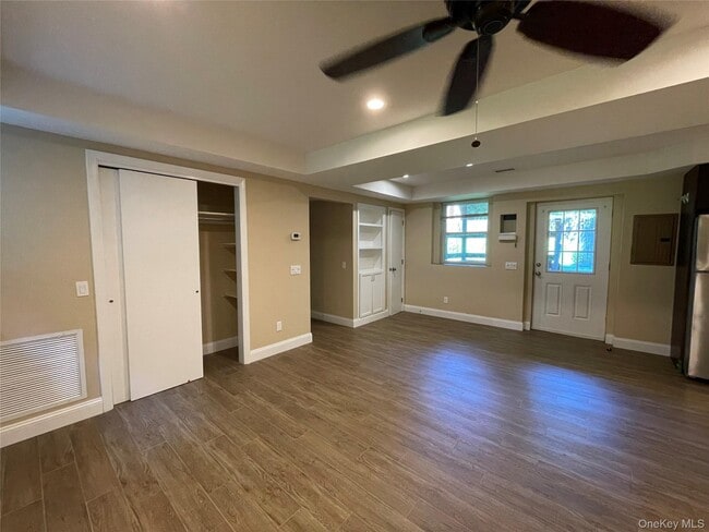 Building Photo - 328 E Broadway